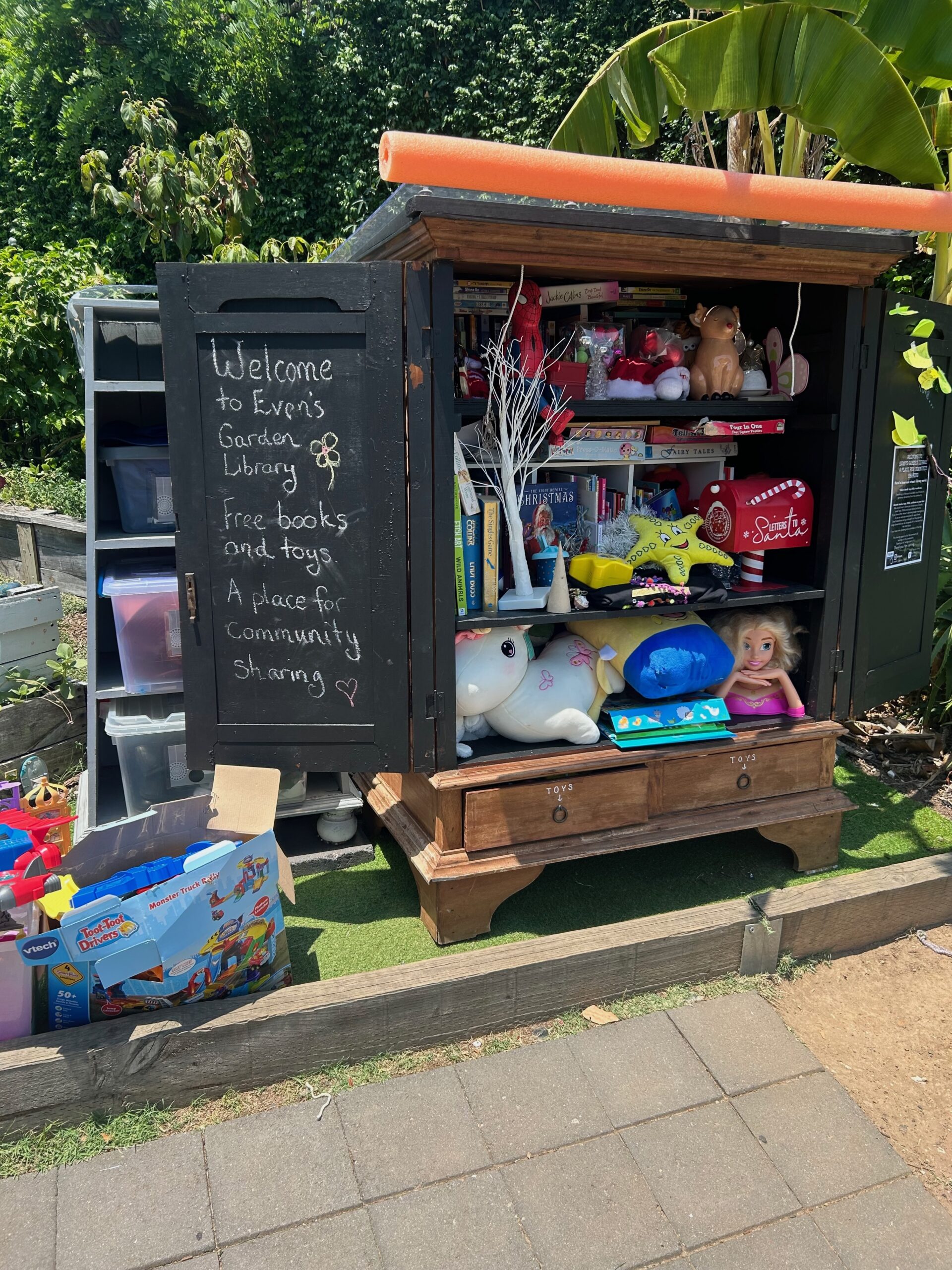 Evan’s Garden Library_Glenwood NSW_1