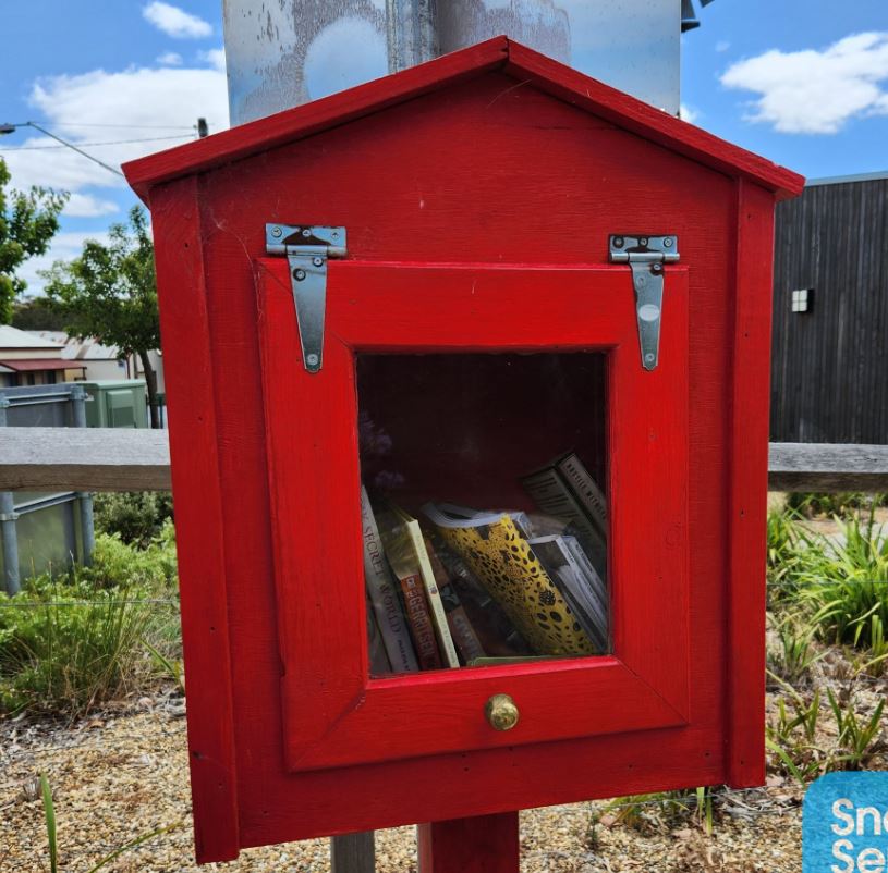 Henty St. Street Library