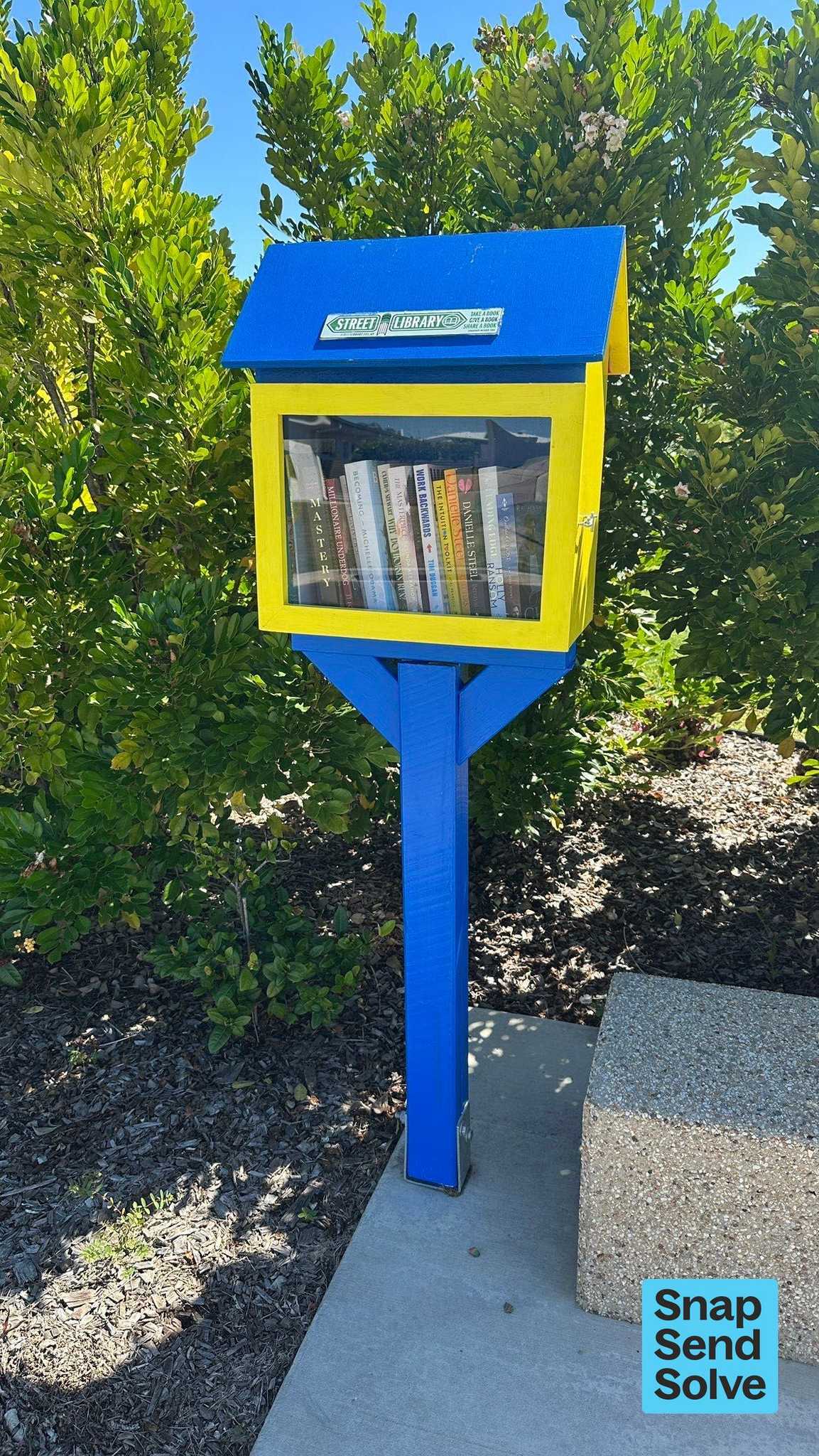 Beverley Blvd Street Library