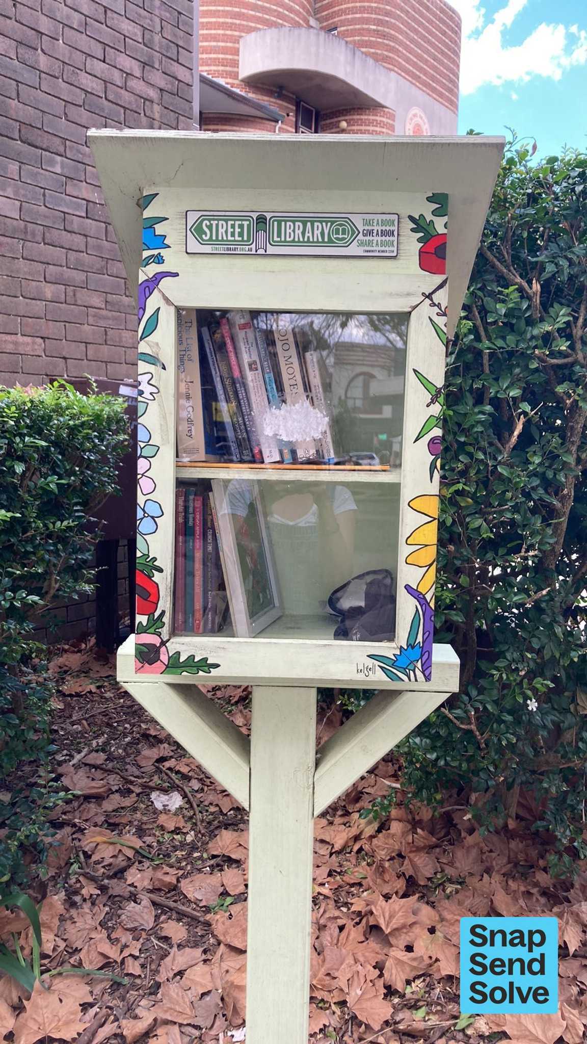 Willoughby Rd Street Library